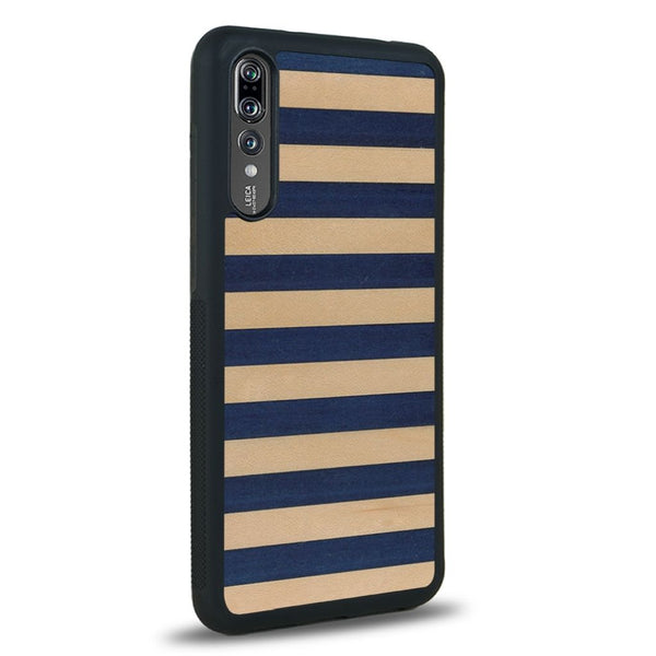 Coque de protection en bois véritable fabriquée en France pour Huawei P20 alliant plusieurs essences de bois pour représenter une marinière