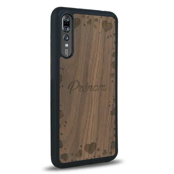 Coque de protection en bois véritable fabriquée en France pour Huawei P20 sur le thème de la fête des mères avec un motif représentant des coeurs et des feuilles