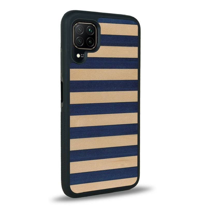 Coque de protection en bois véritable fabriquée en France pour Huawei P40 Lite alliant plusieurs essences de bois pour représenter une marinière