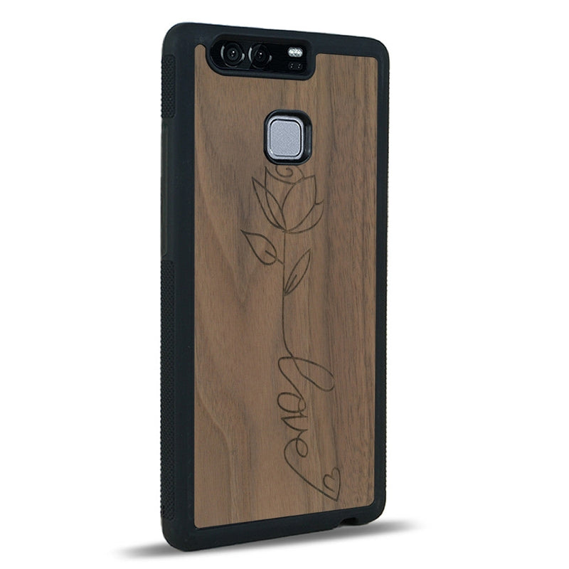 Coque de protection en bois véritable fabriquée en France pour Huawei P9 sur le thème de la fête des mères avec un motif représentant une fleur dont la tige forme le mot "love"