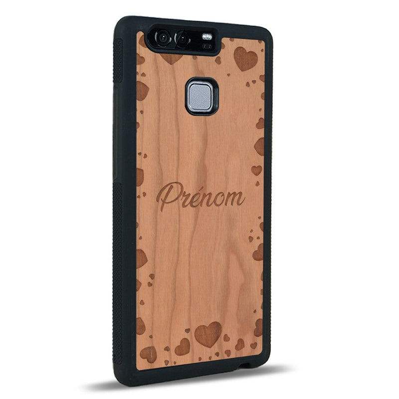 Coque de protection en bois véritable fabriquée en France pour Huawei P9 sur le thème de la fête des mères avec un motif représentant des coeurs et des feuilles