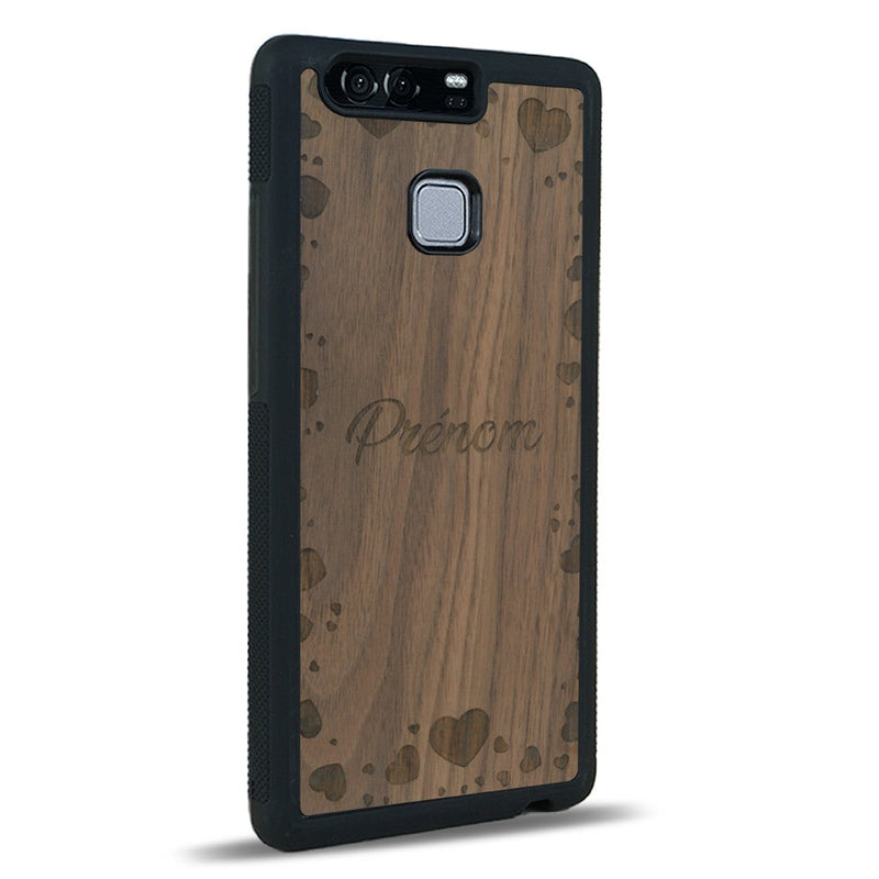 Coque de protection en bois véritable fabriquée en France pour Huawei P9 sur le thème de la fête des mères avec un motif représentant des coeurs et des feuilles