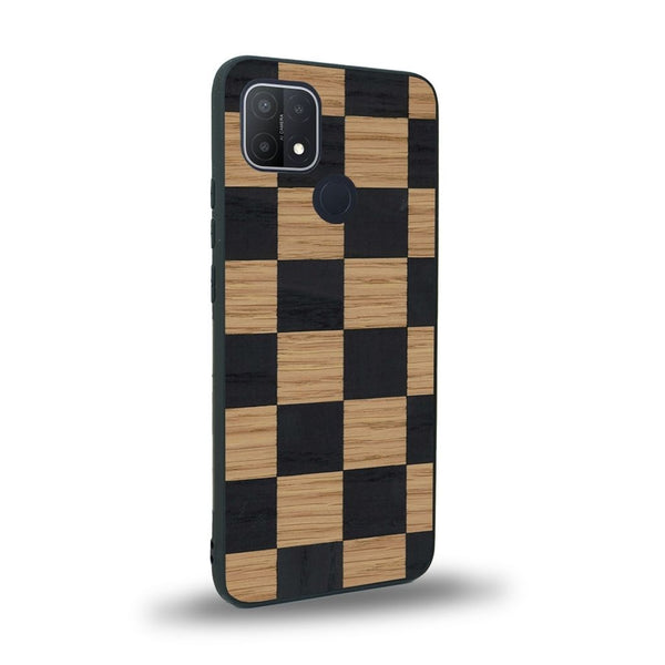 Coque de protection en bois véritable fabriquée en France pour Oppo A15 alliant plusieurs essences de bois pour représenter un damier