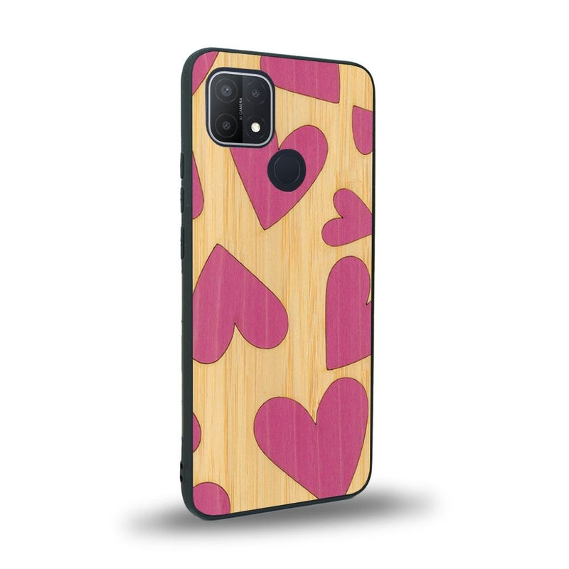 Coque de protection en bois véritable fabriquée en France pour Oppo A15 alliant plusieurs essences de bois pour représenter des coeurs pour les amoureux