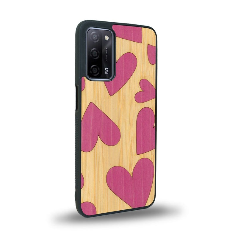 Coque de protection en bois véritable fabriquée en France pour Oppo A55 5G alliant plusieurs essences de bois pour représenter des coeurs pour les amoureux