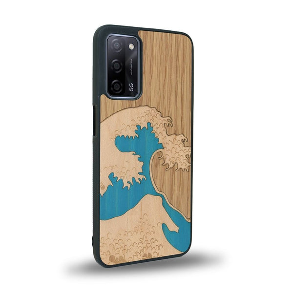 Coque de protection en bois véritable fabriquée en France pour Oppo A93 alliant plusieurs essences de bois pour représenter la célèbre grande vague de Kanagawa