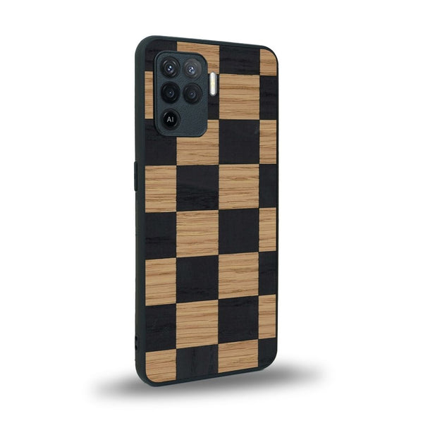 Coque de protection en bois véritable fabriquée en France pour Oppo A94 alliant plusieurs essences de bois pour représenter un damier