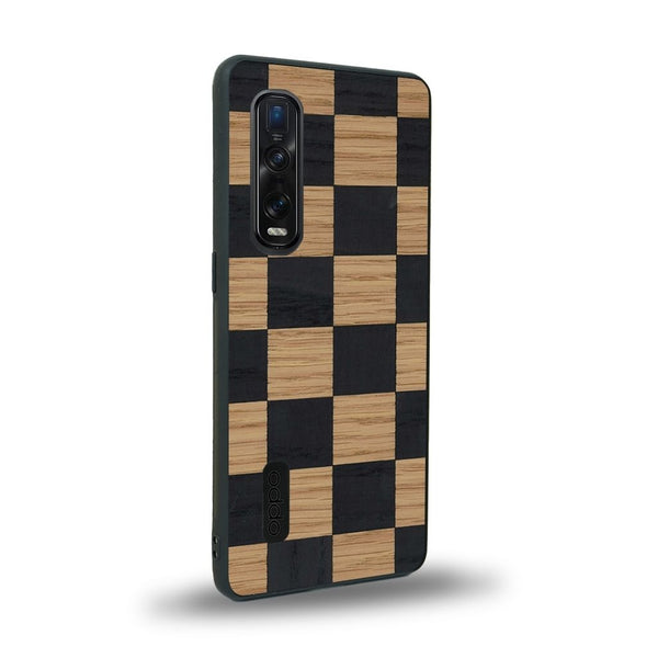 Coque de protection en bois véritable fabriquée en France pour Oppo Find X2 Pro alliant plusieurs essences de bois pour représenter un damier