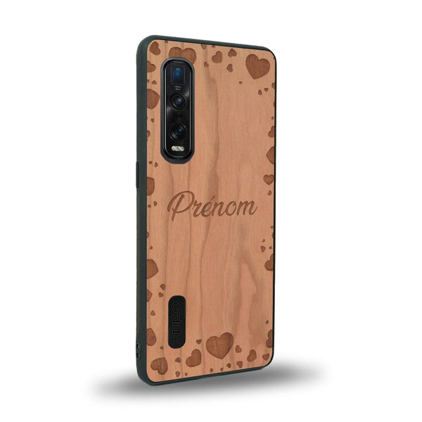 Coque de protection en bois véritable fabriquée en France pour Oppo Find X2 Pro sur le thème de la fête des mères avec un motif représentant des coeurs et des feuilles