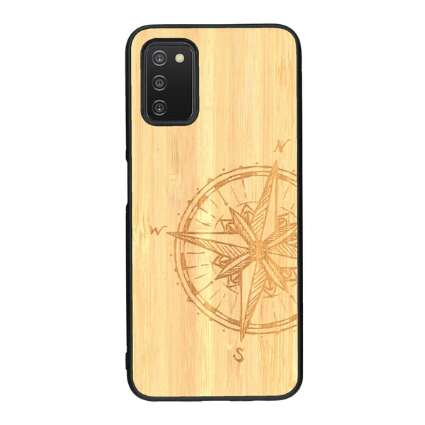 Coque de protection en bois véritable fabriquée en France pour Samsung A03S avec une gravure "rose des vents" sur le thème nautique et de l'océan qui s'inspire des boussoles de pirate