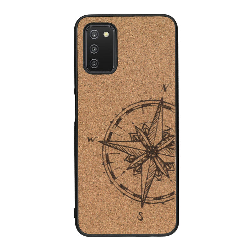 Coque de protection en bois véritable fabriquée en France pour Samsung A03S avec une gravure "rose des vents" sur le thème nautique et de l'océan qui s'inspire des boussoles de pirate