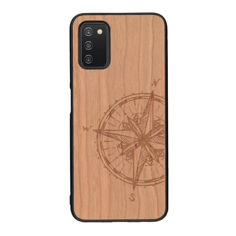 Coque de protection en bois véritable fabriquée en France pour Samsung A03S avec une gravure "rose des vents" sur le thème nautique et de l'océan qui s'inspire des boussoles de pirate