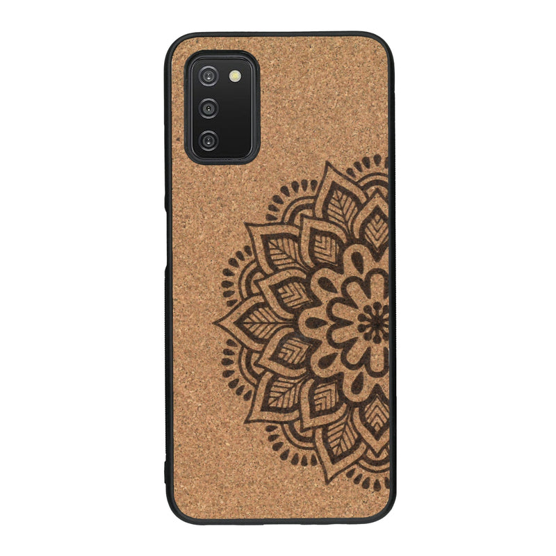 Coque de protection en bois véritable fabriquée en France pour Samsung A03S sur le thème de la bohème et du tatouage au henné avec une gravure représentant un mandala