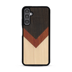 Coque de protection en bois véritable fabriquée en France pour  alliant du chêne fumé, du padouk et du bambou en forme de chevron sur le thème de l'art abstrait