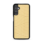 Coque de protection en bois véritable fabriquée en France pour  avec un motif moderne et minimaliste sur le thème waves et wavy représentant les vagues de l'océan