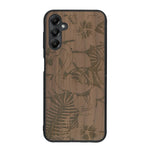 Coque de protection en bois véritable fabriquée en France pour Samsung A05S sur le thème de la nature et des animaux représentant un flamant rose entre des fougères