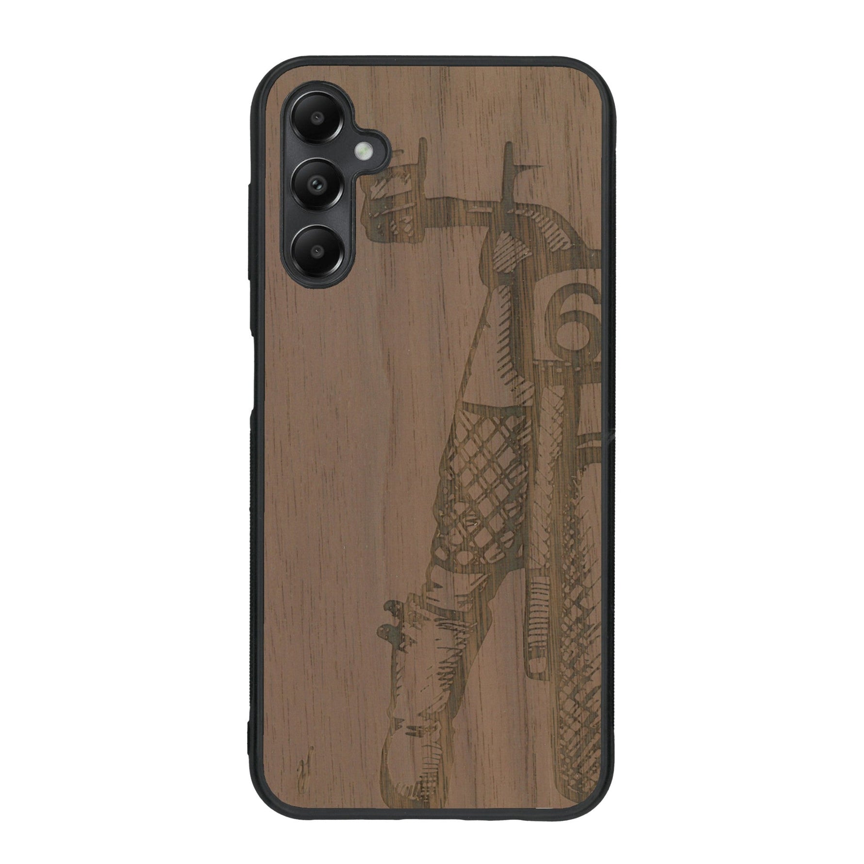 Coque de protection en bois véritable fabriquée en France pour Samsung A05S représentant une vue de face d'une femme sur une moto vintage dessinée à la main par l'artiste Maud Dabs