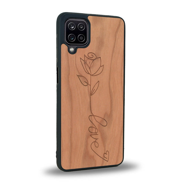 Coque de protection en bois véritable fabriquée en France pour Samsung A12 5G sur le thème de la fête des mères avec un motif représentant une fleur dont la tige forme le mot "love"
