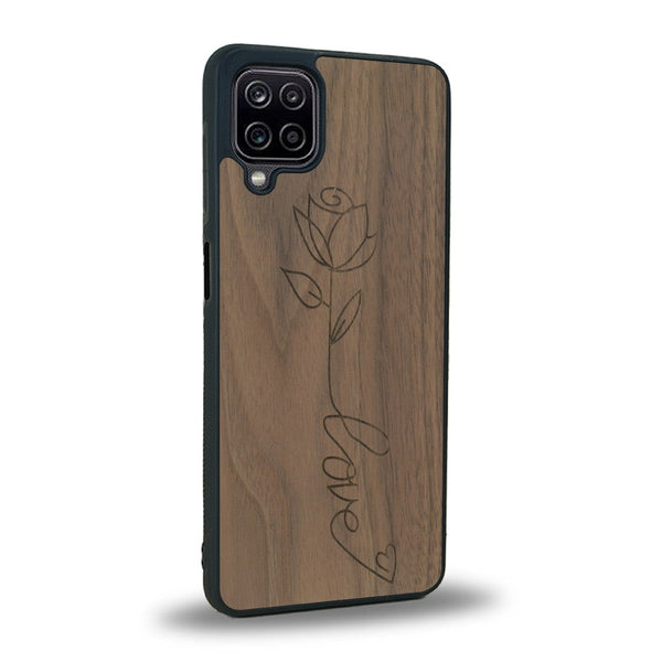 Coque de protection en bois véritable fabriquée en France pour Samsung A12 5G sur le thème de la fête des mères avec un motif représentant une fleur dont la tige forme le mot "love"