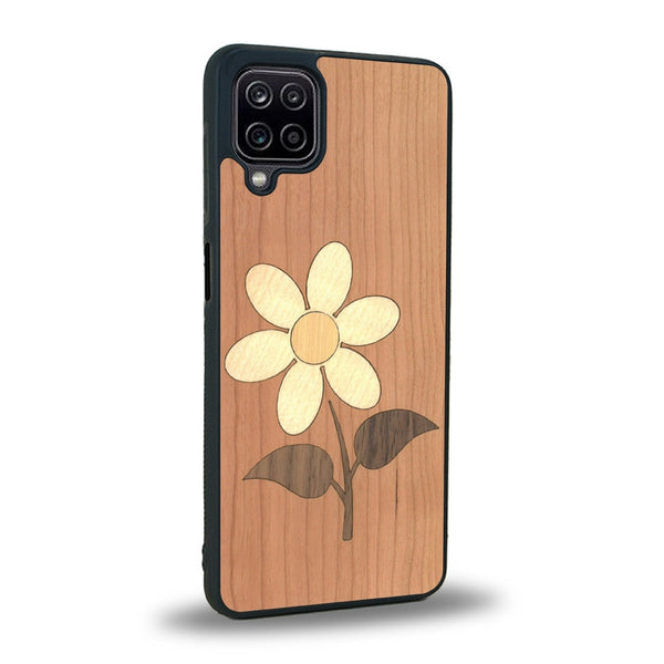 Coque de protection en bois véritable fabriquée en France pour Samsung A12 alliant plusieurs essences de bois pour représenter une marguerite