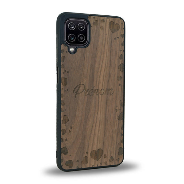 Coque de protection en bois véritable fabriquée en France pour Samsung A12 sur le thème de la fête des mères avec un motif représentant des coeurs et des feuilles