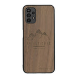Coque de protection en bois véritable fabriquée en France pour Samsung A13 représentant des montagnes, sur le thème de la randonnée en pleine nature et du trail