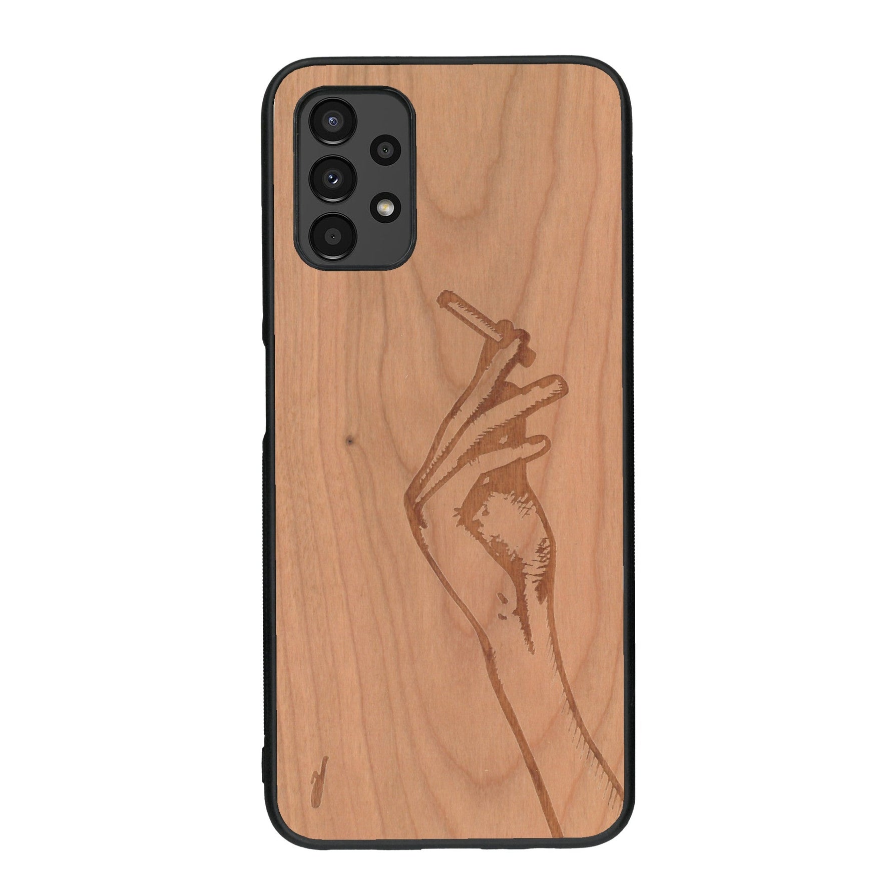 Coque de protection en bois véritable fabriquée en France pour Samsung A13 représentant une main de femme tenant une cigarette de type line art en collaboration avec l'artiste Maud Dabs