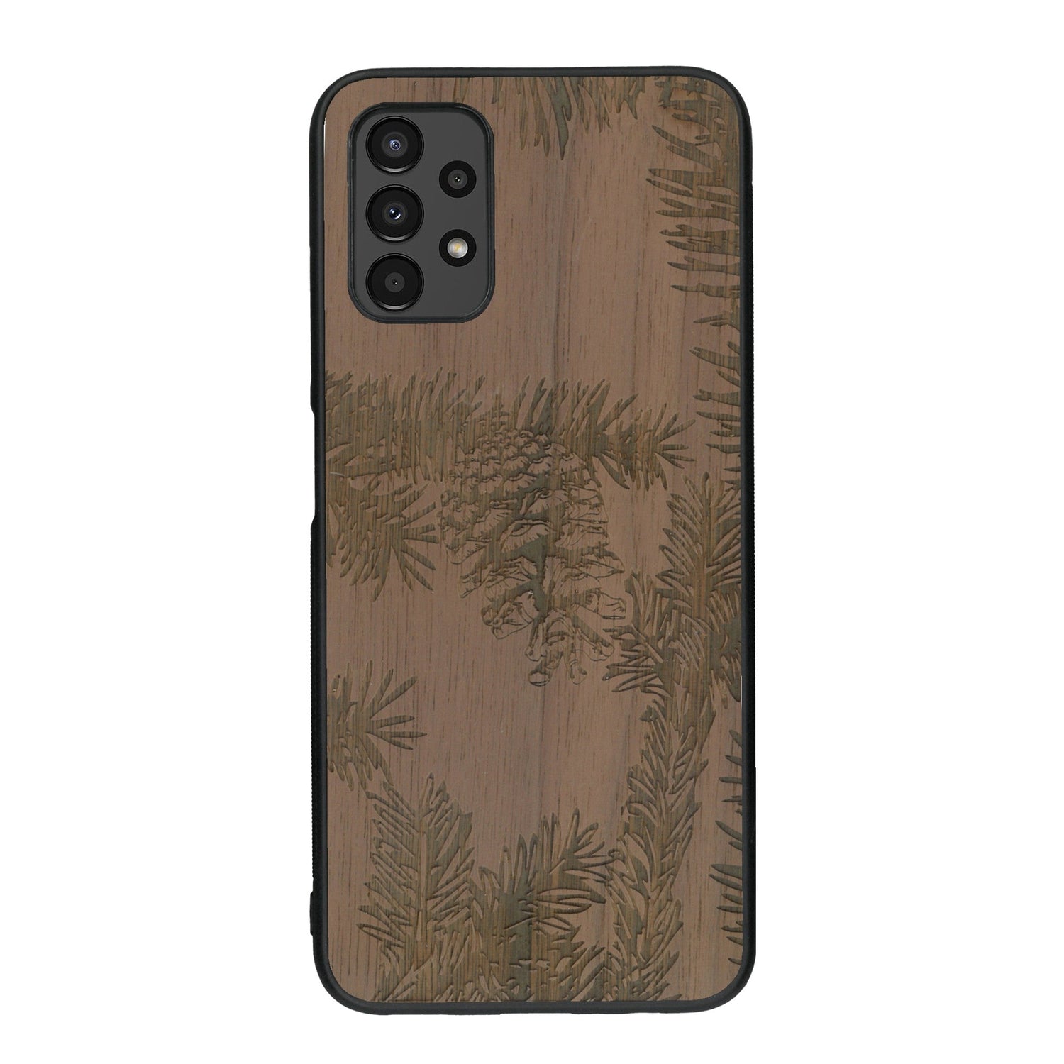 Coque de protection en bois véritable fabriquée en France pour Samsung A13 sur le thème de la nature des arbres avec un motif de gravure représentant des épines de sapin et des pommes de pin