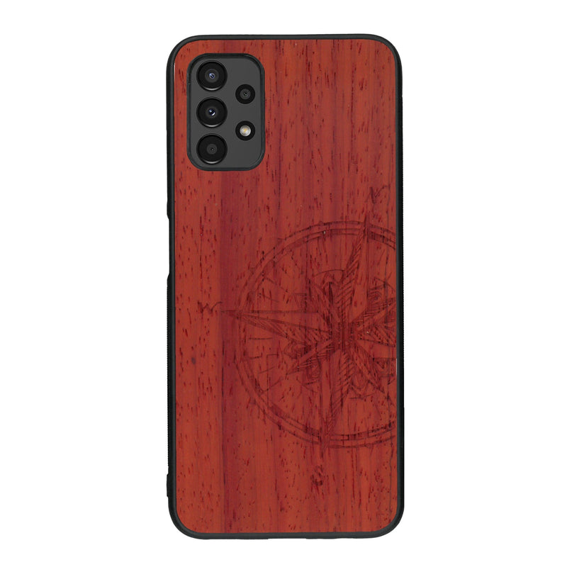 Coque de protection en bois véritable fabriquée en France pour Samsung A13 avec une gravure "rose des vents" sur le thème nautique et de l'océan qui s'inspire des boussoles de pirate