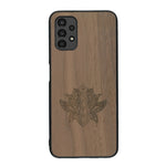 Coque de protection en bois véritable fabriquée en France pour Samsung A13 sur le thème de la nature et du yoga avec une gravure zen représentant une fleur de lotus