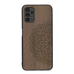 Coque de protection en bois véritable fabriquée en France pour Samsung A13 sur le thème de la bohème et du tatouage au henné avec une gravure représentant un mandala