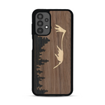 Coque de protection en bois véritable fabriquée en France pour  sur le thème de la nature et de la montagne qui allie du chêne fumé, du noyer et du bambou représentant le mont mézenc