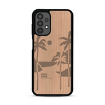 Coque de protection en bois véritable fabriquée en France pour  sur le thème des voyages en vans, vanlife et chill avec une gravure représentant un van vw combi devant le soleil couchant sur une plage avec des vagues