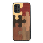 Coque de protection en bois véritable fabriquée en France pour Samsung A13 représentant un puzzle en six pièces qui allie du chêne fumé, du noyer, du bambou, du padouk, du merisier et de l'acajou