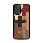 Coque de protection en bois véritable fabriquée en France pour  représentant un puzzle en six pièces qui allie du chêne fumé, du noyer, du bambou, du padouk, du merisier et de l'acajou