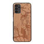 Coque de protection en bois véritable fabriquée en France pour Samsung A13 sur le thème de la nature et des animaux représentant un tigre dans la jungle entre des fougères