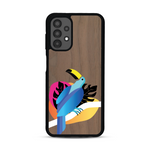 Coque de protection en bois véritable fabriquée en France pour Samsung A13 représentant un toucan coloré avec un design moderne et minimaliste sur le thème de la jungle et de la nature
