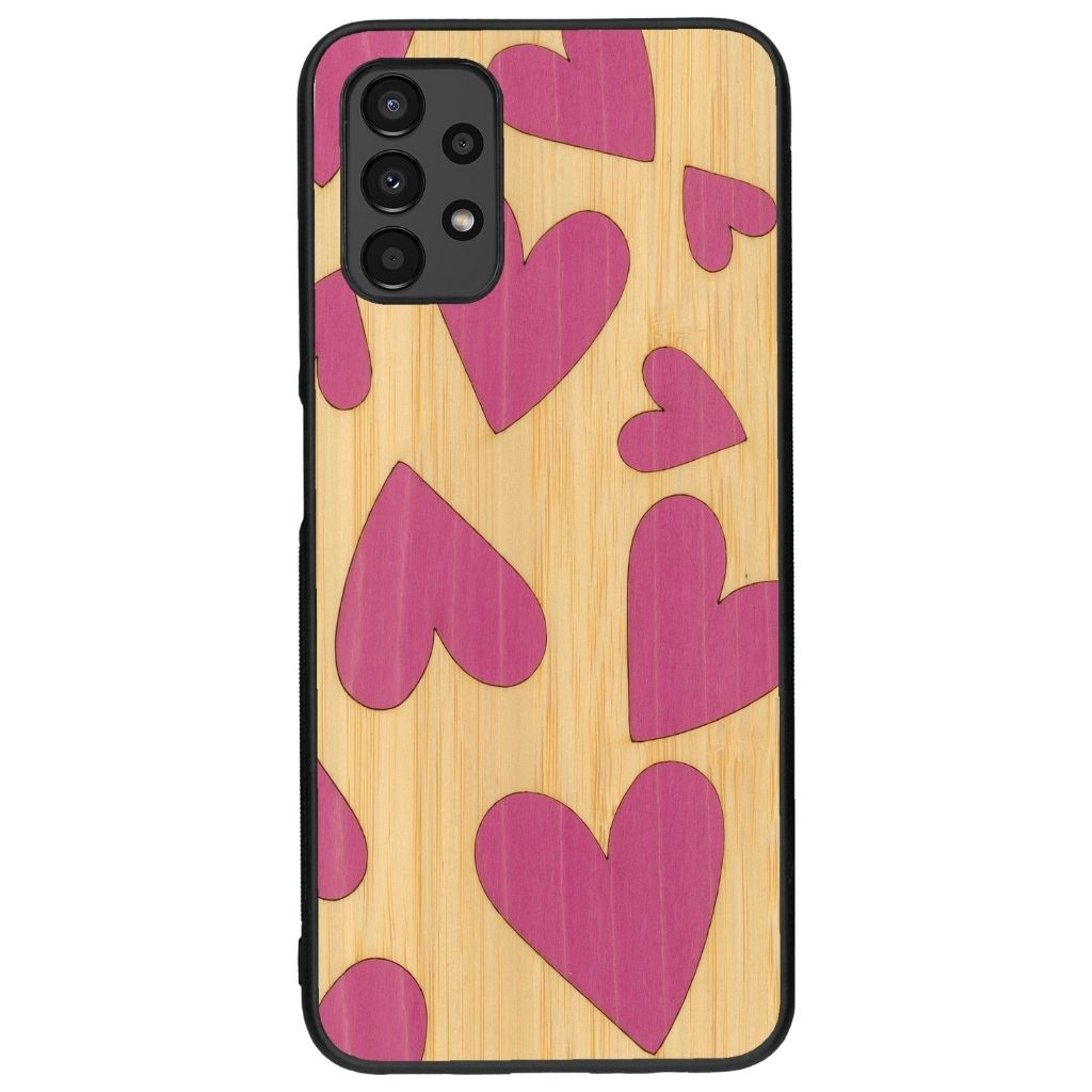 Coque de protection en bois véritable fabriquée en France pour Samsung A13 alliant plusieurs essences de bois pour représenter des coeurs pour les amoureux