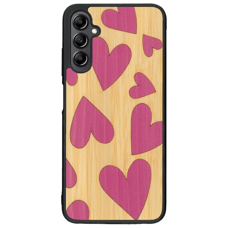 Coque de protection en bois véritable fabriquée en France pour Samsung A14 alliant plusieurs essences de bois pour représenter des coeurs pour les amoureux