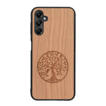 Coque de protection en bois véritable fabriquée en France pour Samsung A15 sur le thème de la spiritualité et du yoga avec une gravure zen représentant un arbre de vie