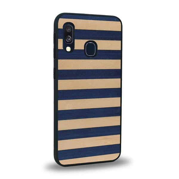 Coque de protection en bois véritable fabriquée en France pour Samsung A20 alliant plusieurs essences de bois pour représenter une marinière