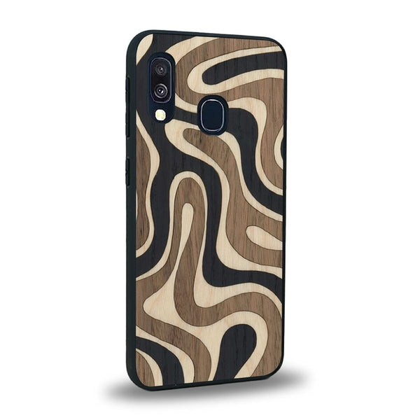 Coque de protection en bois véritable fabriquée en France pour Samsung A20E alliant plusieurs essences de bois pour représenter une ondulation