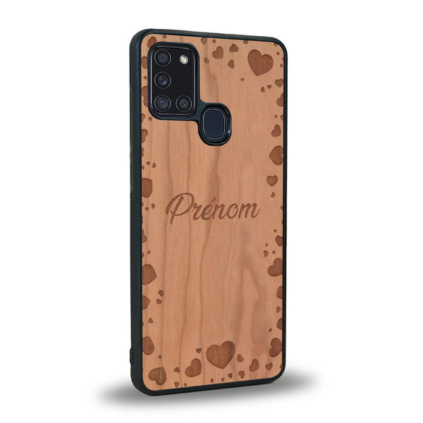 Coque de protection en bois véritable fabriquée en France pour Samsung A21S sur le thème de la fête des mères avec un motif représentant des coeurs et des feuilles