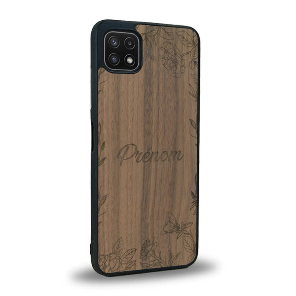 Coque de protection en bois véritable fabriquée en France pour Samsung A22 5G sur le thème de la fête des mères avec un motif représentant des fleurs et des feuilles