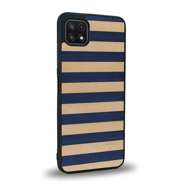 Coque de protection en bois véritable fabriquée en France pour Samsung A22 5G alliant plusieurs essences de bois pour représenter une marinière