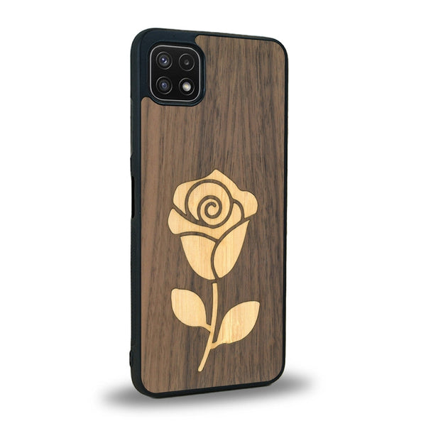 Coque de protection en bois véritable fabriquée en France pour Samsung A22 5G alliant plusieurs essences de bois pour représenter une rose