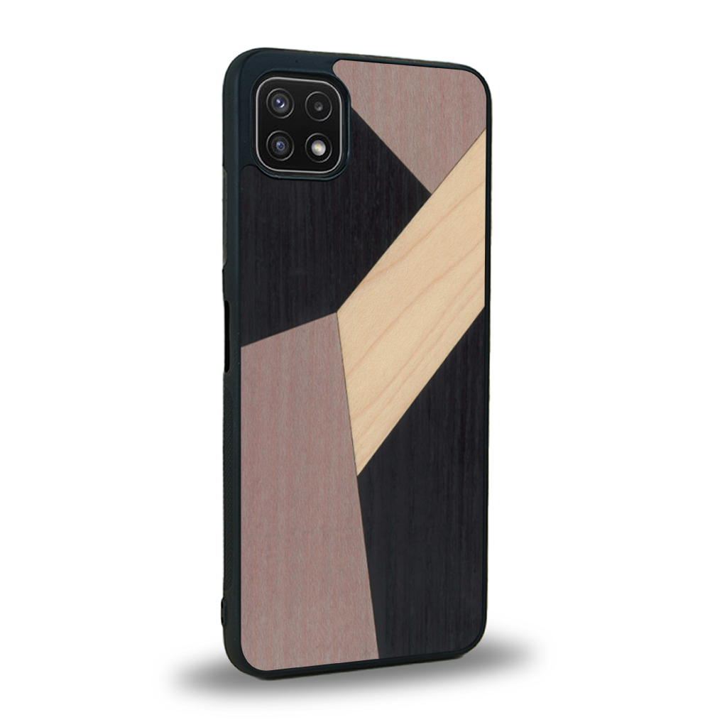 Coque de protection en bois véritable fabriquée en France pour Samsung A22 5G alliant du bambou, du tulipier mauve et noir en forme de mosaïque minimaliste sur le thème de l'art abstrait