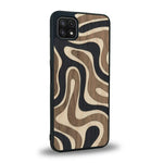 Coque de protection en bois véritable fabriquée en France pour Samsung A22 5G alliant plusieurs essences de bois pour représenter une ondulation