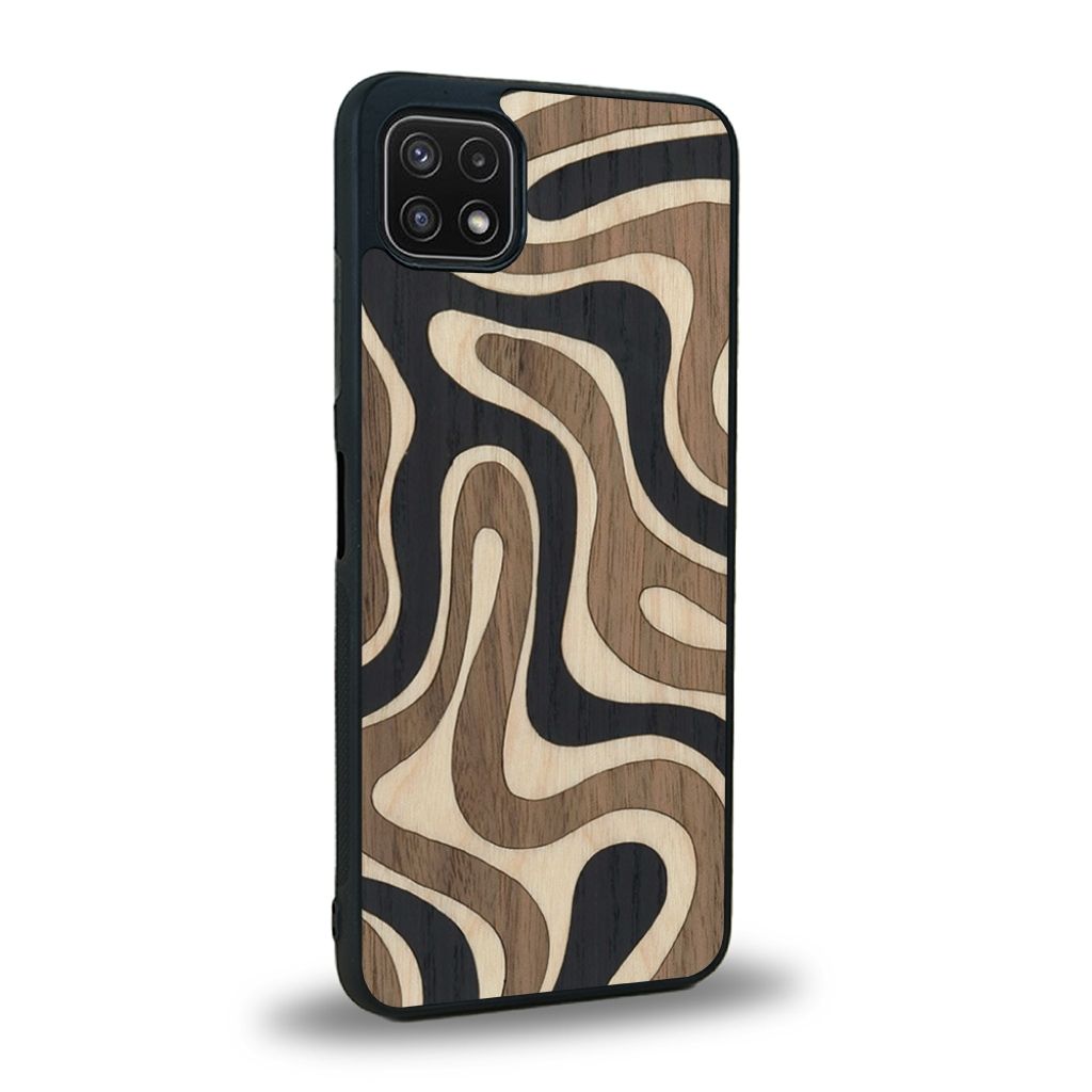 Coque de protection en bois véritable fabriquée en France pour Samsung A22 5G alliant plusieurs essences de bois pour représenter une ondulation