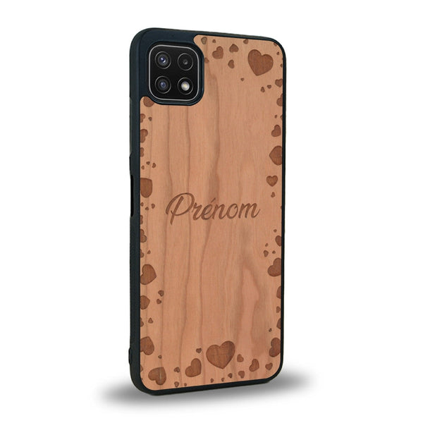 Coque de protection en bois véritable fabriquée en France pour Samsung A22 5G sur le thème de la fête des mères avec un motif représentant des coeurs et des feuilles